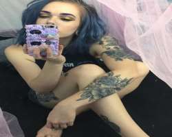 Ingle enjoys getting her body inked with tattoos and flaunts them through her pictures.